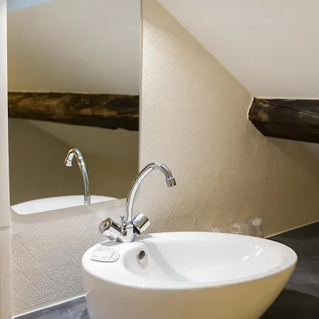 Otel D'win 2*