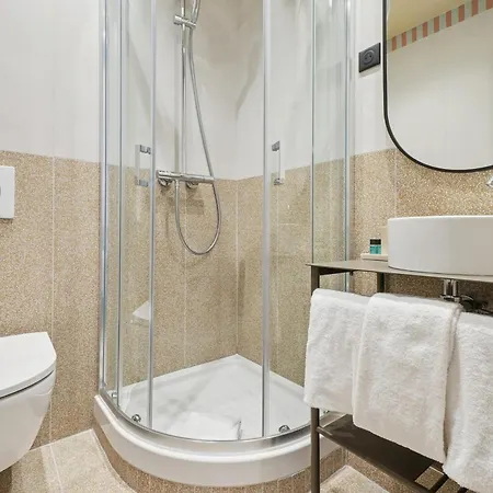 Otel D'win 2*