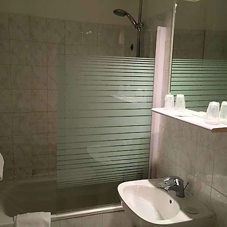 D'win Hotel 2*